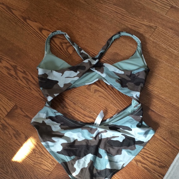 Camo cut out bathing suit - Picture 2 of 2